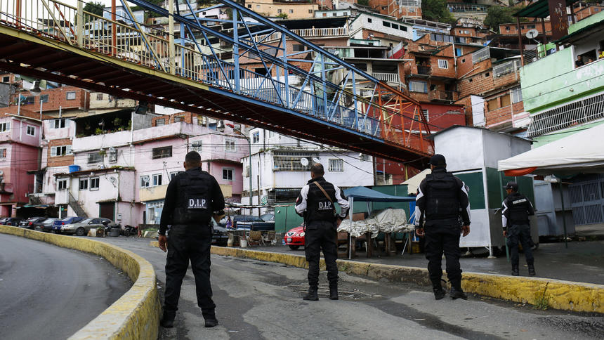 Lo que hay detrás de la enorme influencia de los grupos delictivos en Caracas: “Estuvimos encerrados tres días, como en las guerras”